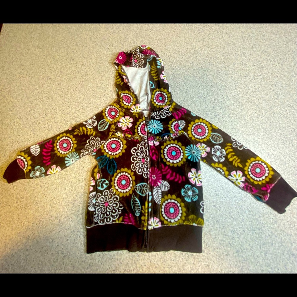 3T girls matching outfit. Gently used. Smoke/pet free home.